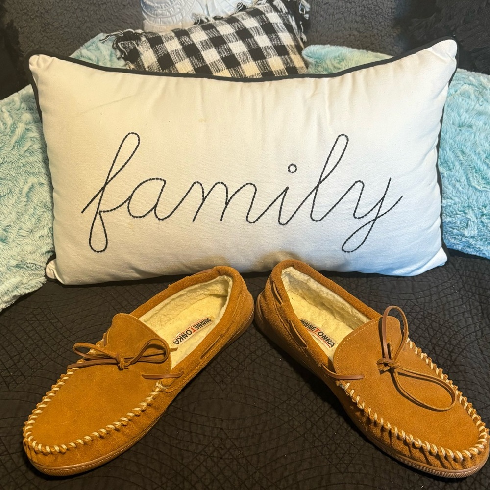 Minnetonka Men’s Pile Lined Hardsole Slipper